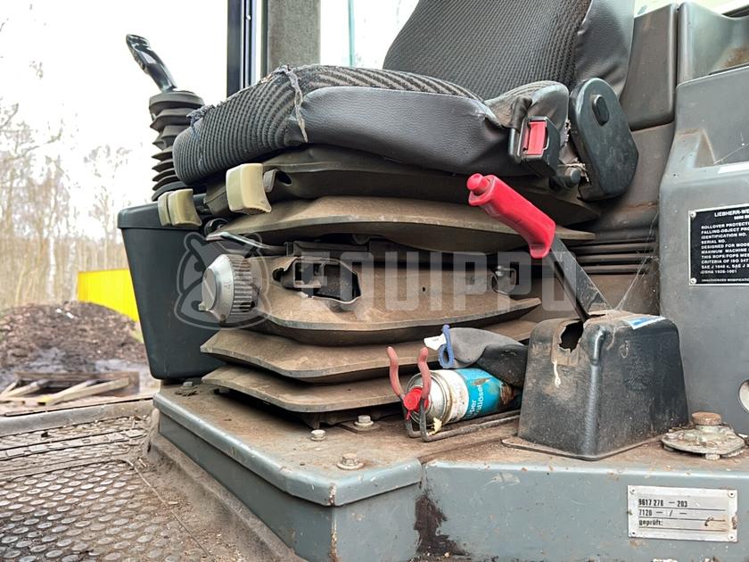 1998 ليبهير L522-44334671