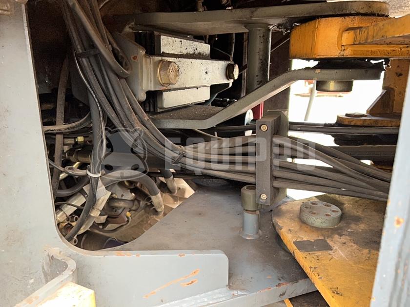 1998 ليبهير L522-44294177