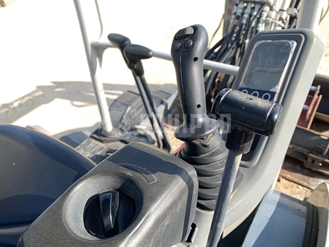 2018 TAKEUCHI TB225-44334360