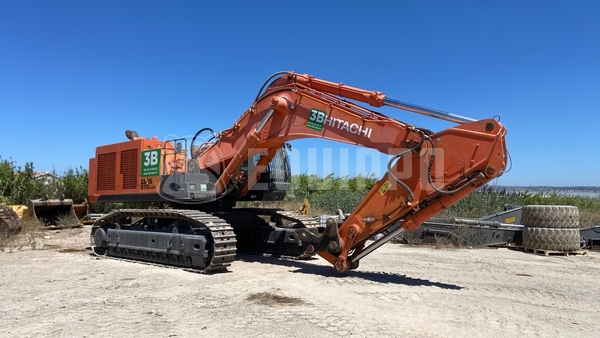 Bild des Hitachi ZX870-5G mit Schnellwechsler und 2 Löffeln