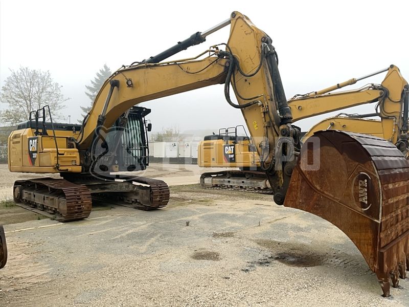 Caterpillar 330 FLN avec raccord rapide Oilquick OQ-80 et godet - - Pelle sur chenilles d’Occasion
