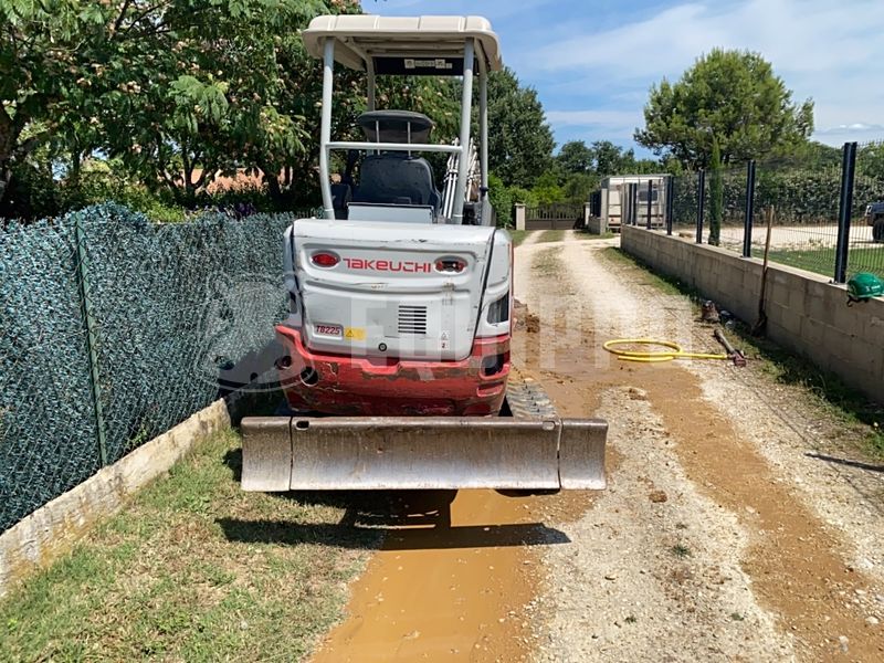 2018 TAKEUCHI TB225-44334377