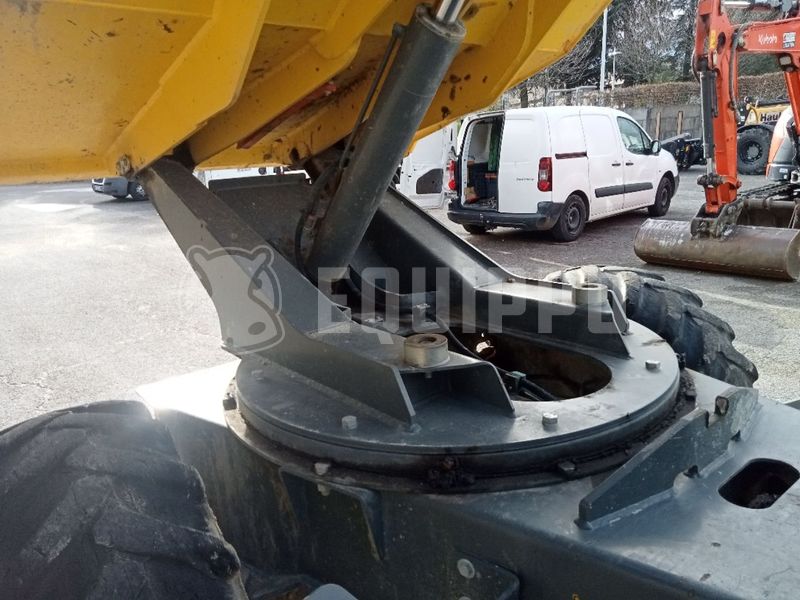 2018 واكر نيوسون DW50-47775634