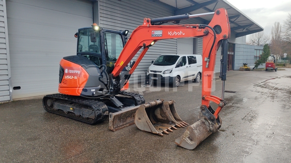Picture of the Kubota U50-5 with 3 excavator buckets