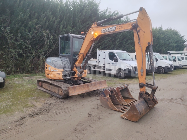 Bild des Case CX 50 mit 3 Baggerlöffeln