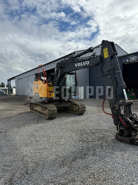 Picture of the Volvo ECR145EL with Steelwrist rototilt and 2 buckets 