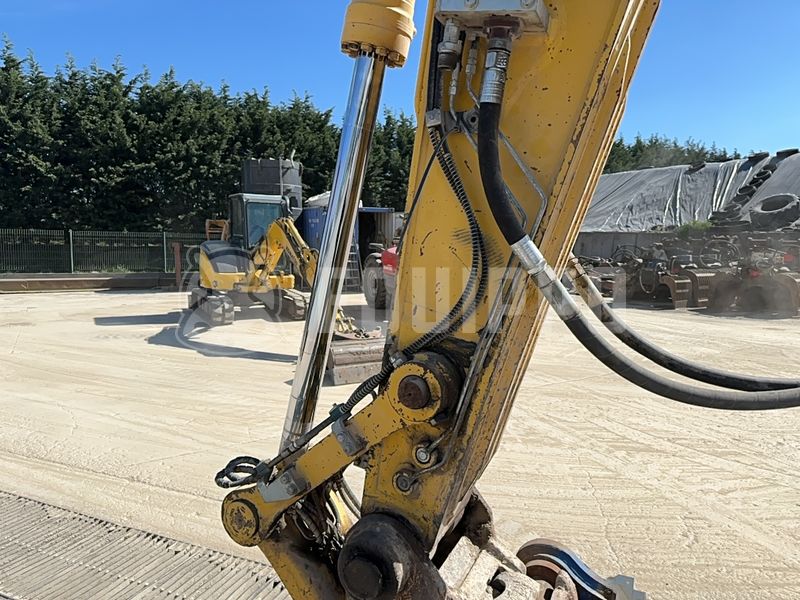 2020 Komatsu HB215LC-3-48191358