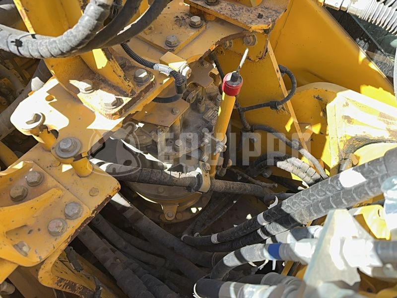 2020 كوماتسو HB215LC-3-48042828