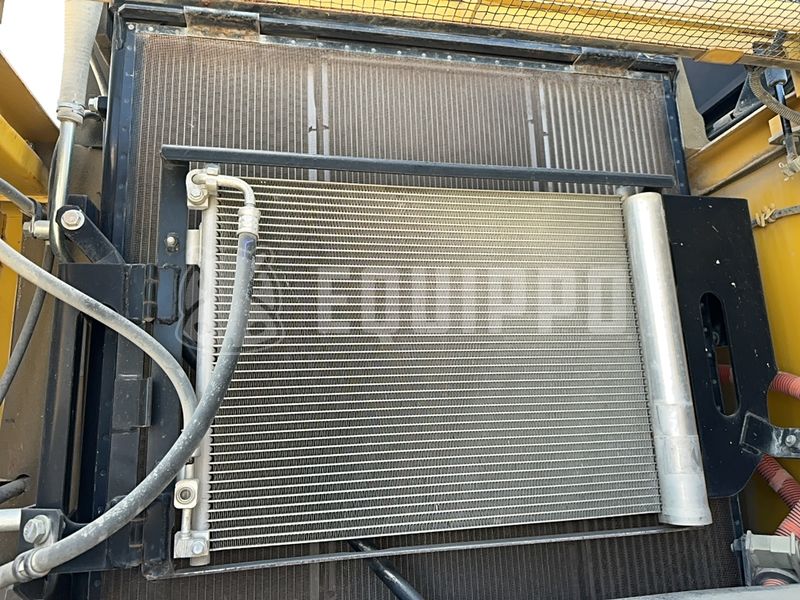 2020 كوماتسو HB215LC-3-48042792