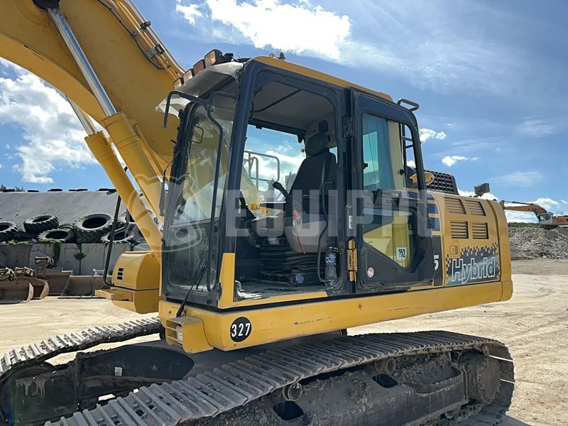 2020 كوماتسو HB215LC-3-48042780