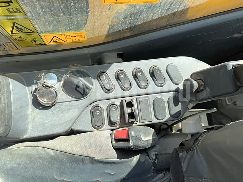 2020 كوماتسو HB215LC-3-48042763