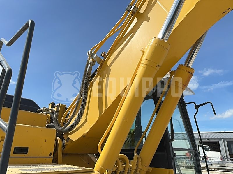 2020 كوماتسو HB215LC-3-48042812