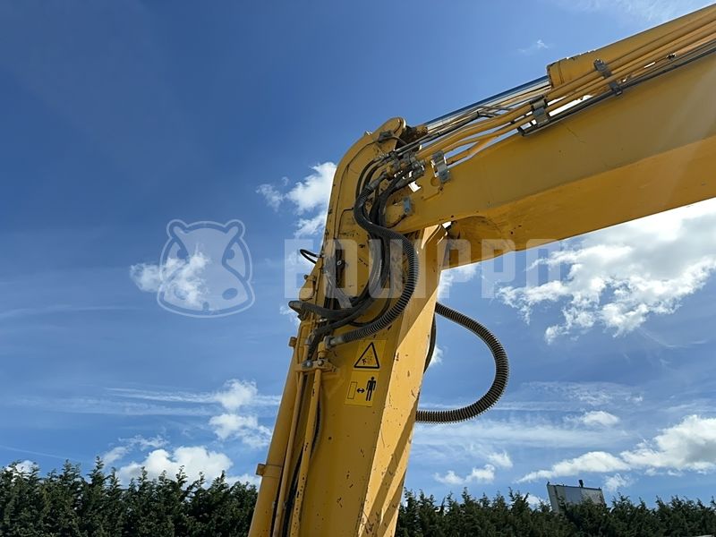 2020 كوماتسو HB215LC-3-48042814