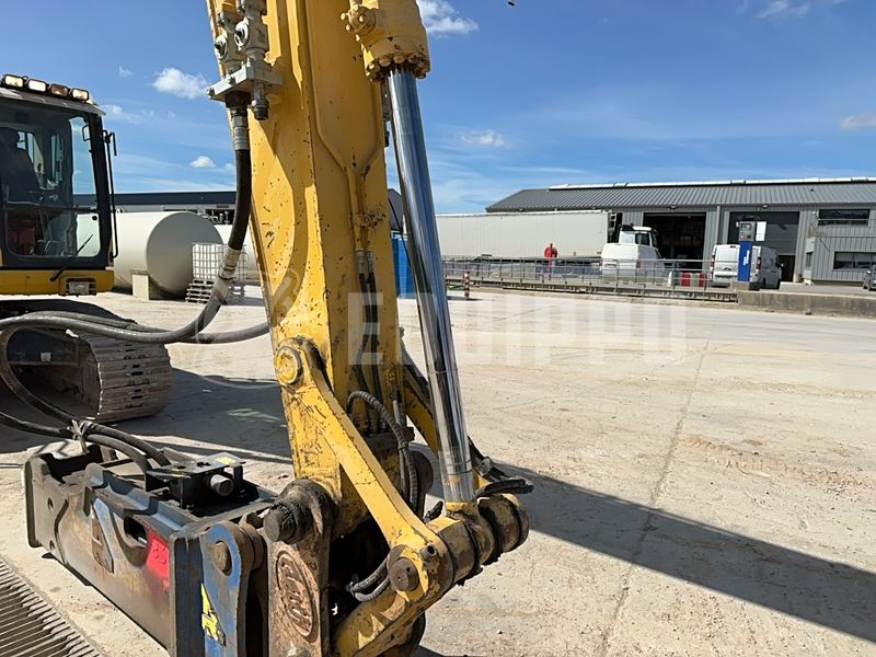 2020 Komatsu HB215LC-3-48191370