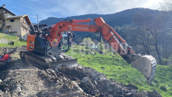 Foto van de Hitachi zx135Us-6