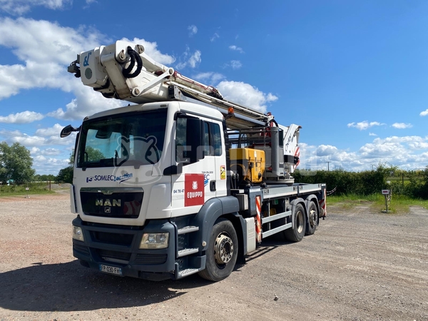 Picture of the MAN TGS 26.320 6x2-2 BL with Oil Steel Eagle 3526 (35m)