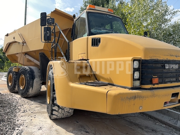 Foto van de Caterpillar 740