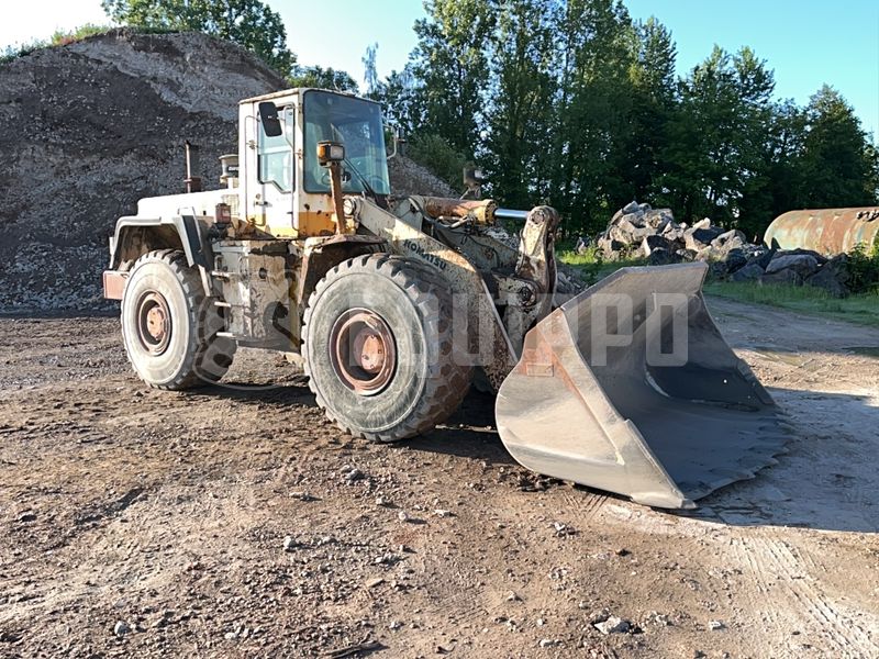 Komatsu WA470-3H - Avant droit - Chargeur sur Pneus d’Occasion