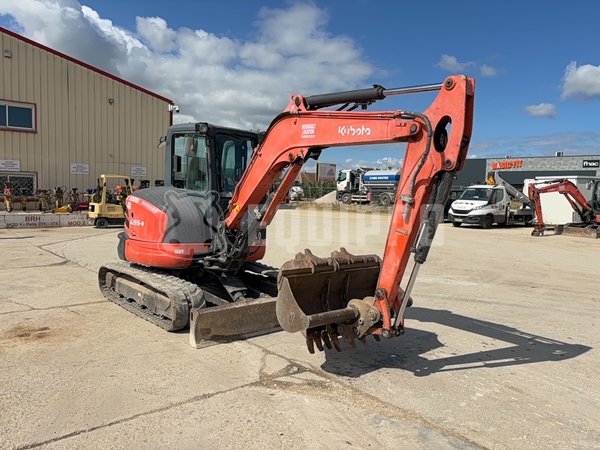 Foto van de Kubota U55-4 KE met 3 graafbakken
