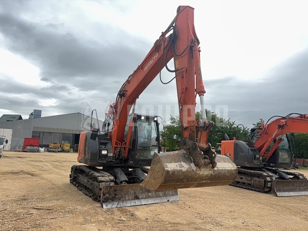 Foto van de Hitachi ZX135US-5B