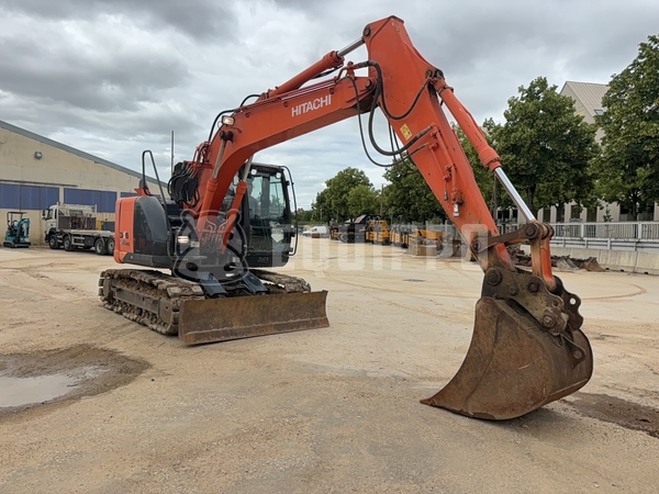 Foto van de Hitachi ZX135US-5B