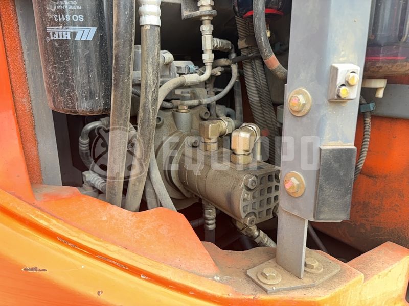 2014 Hitachi ZX135US-5B-48265571