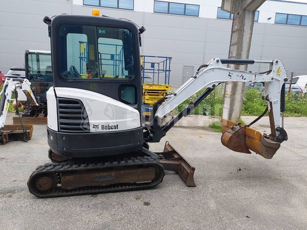 Photo de la Bobcat E25